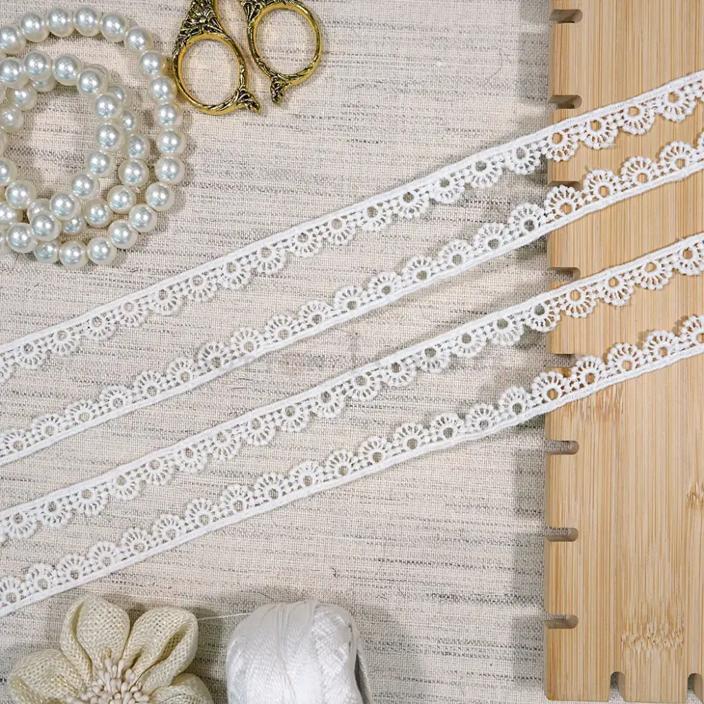 One Side Border Shuttle Lace