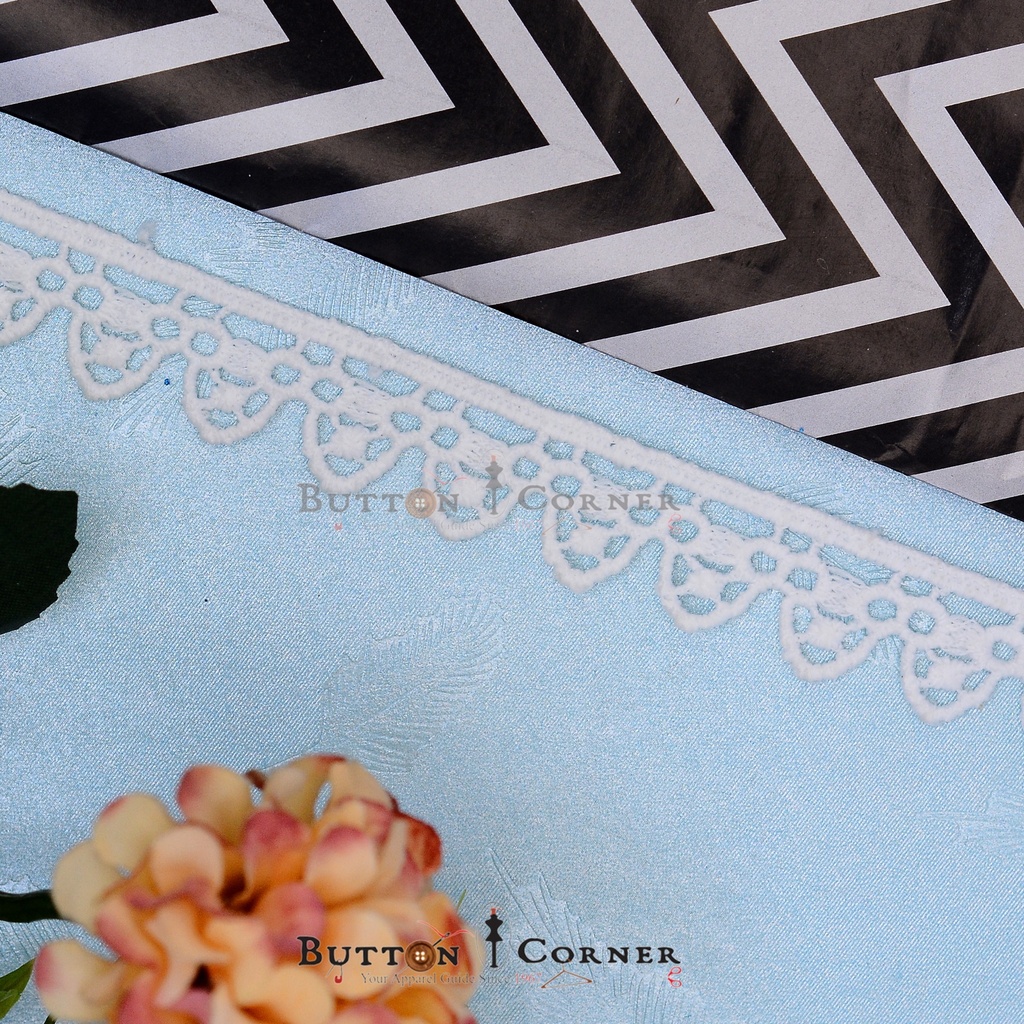 One Side Border Shuttle Lace