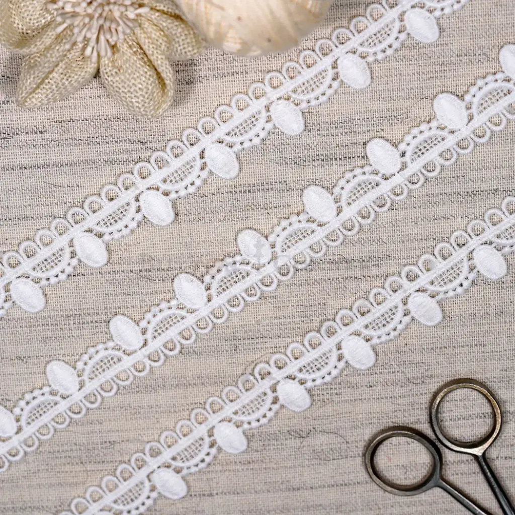 One Side Border Shuttle Lace