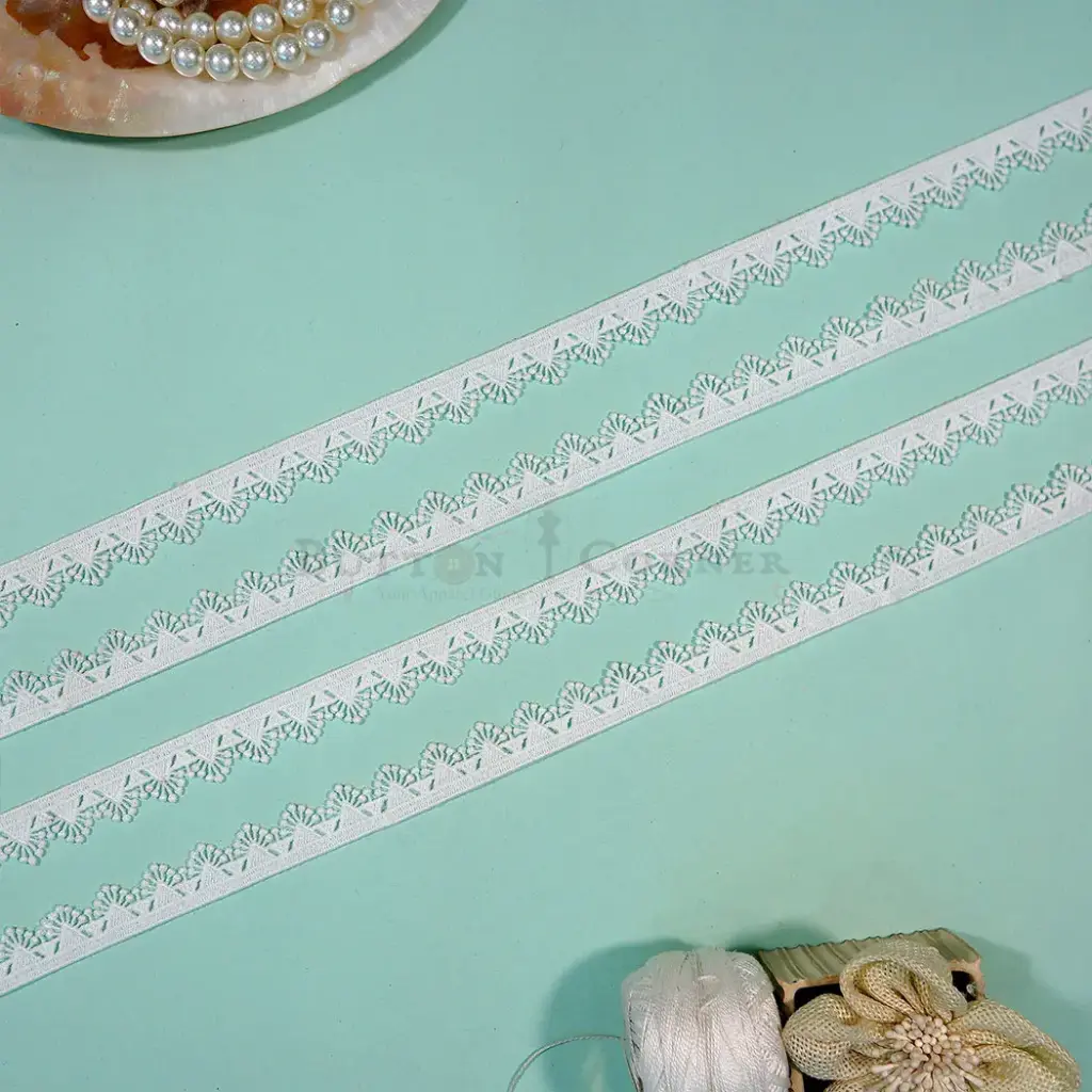 One Side Border Shuttle Lace