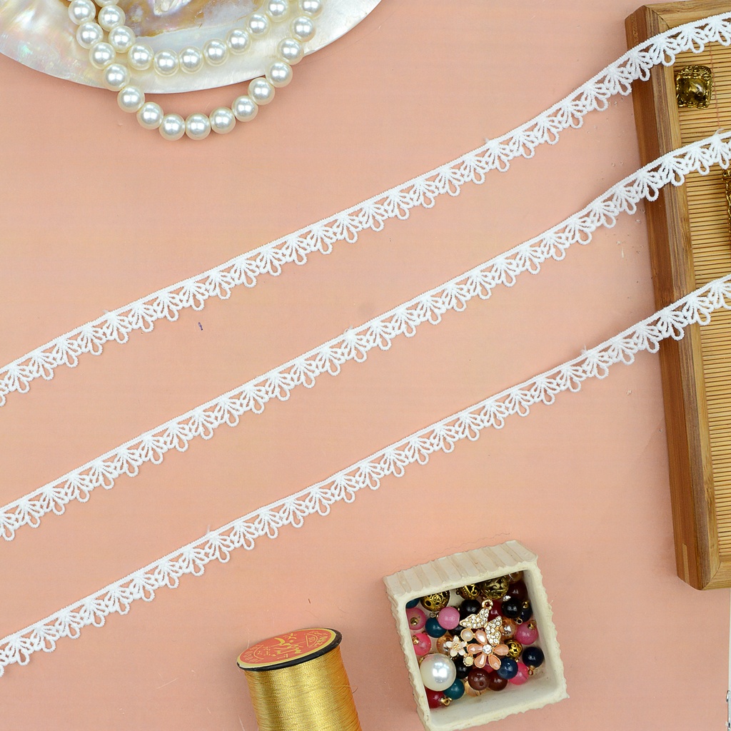 One Side Border Shuttle Lace