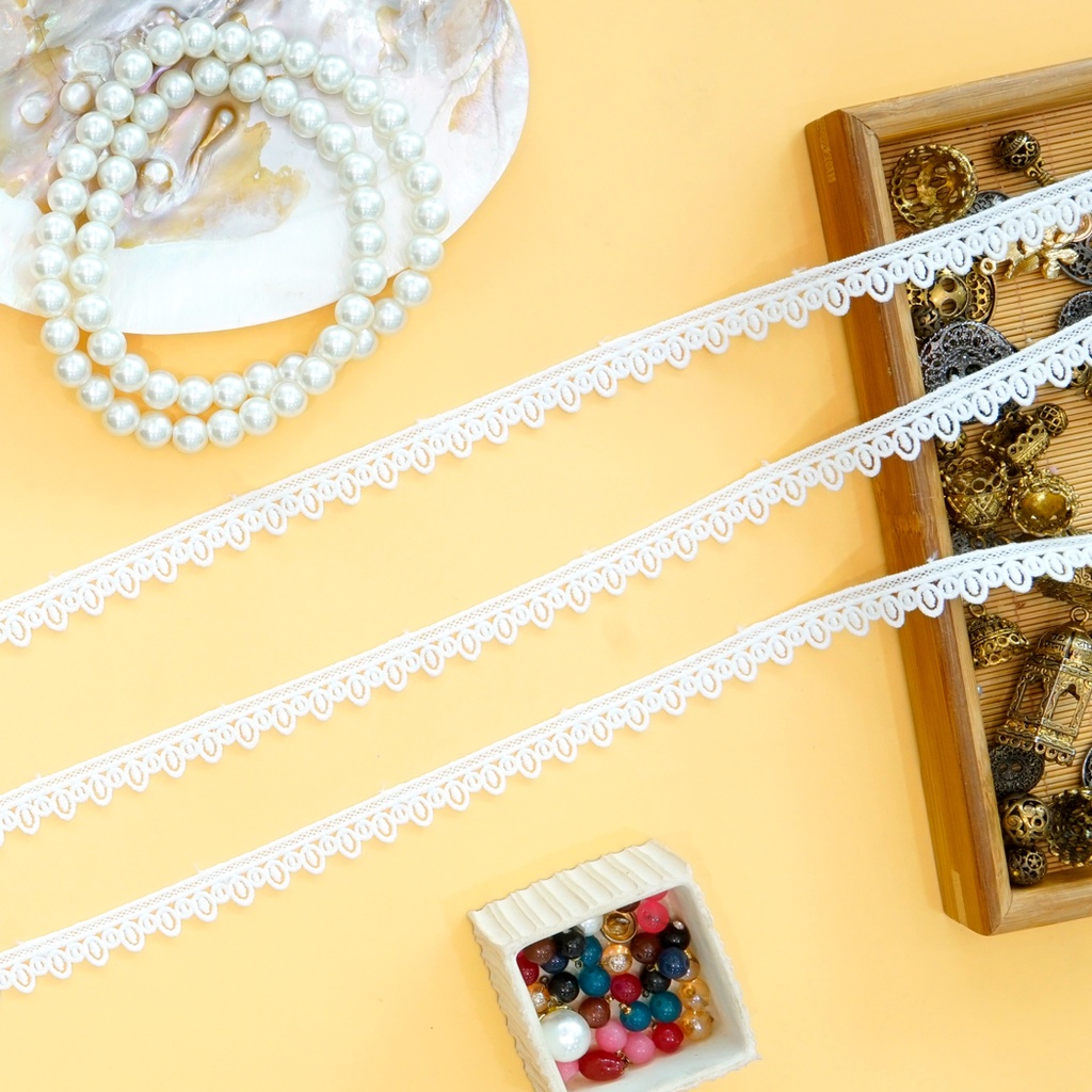 One Side Border Shuttle Lace