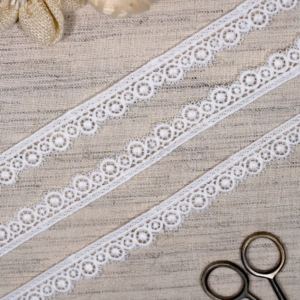 One Side Border Shuttle Lace