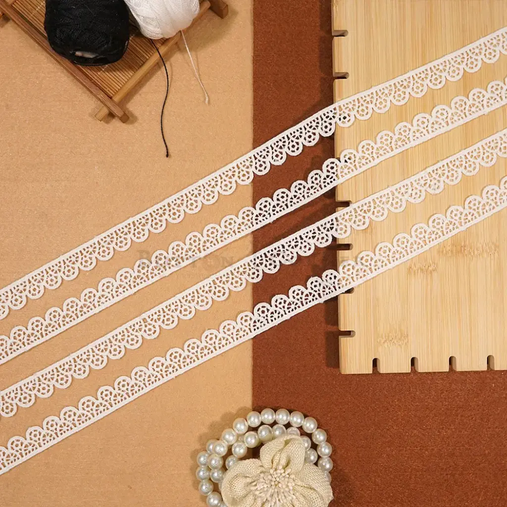 One Side Border Shuttle Lace