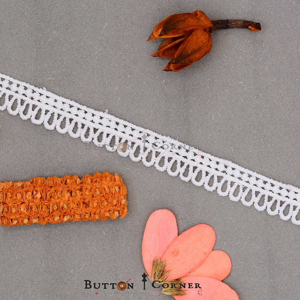 One Side Border Shuttle Lace