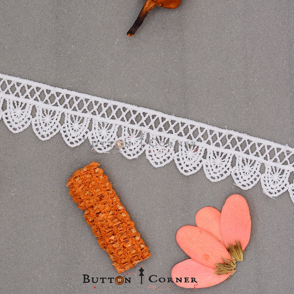 One Side Border Shuttle Lace