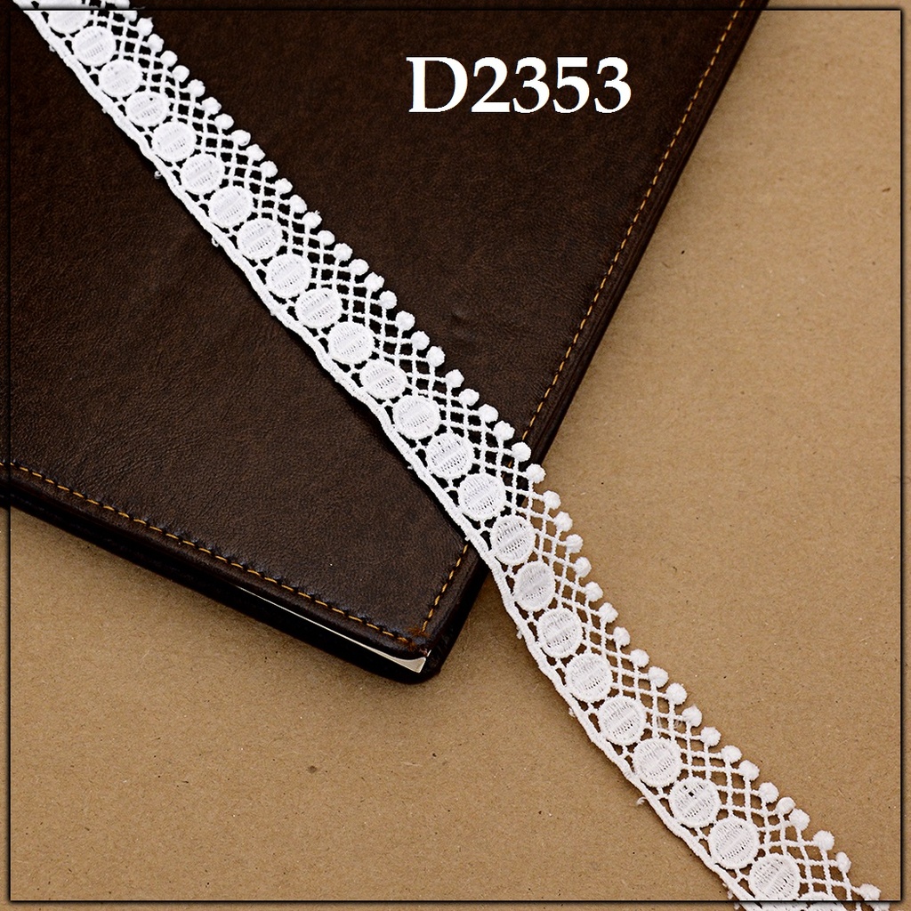 One Side Border Shuttle Lace