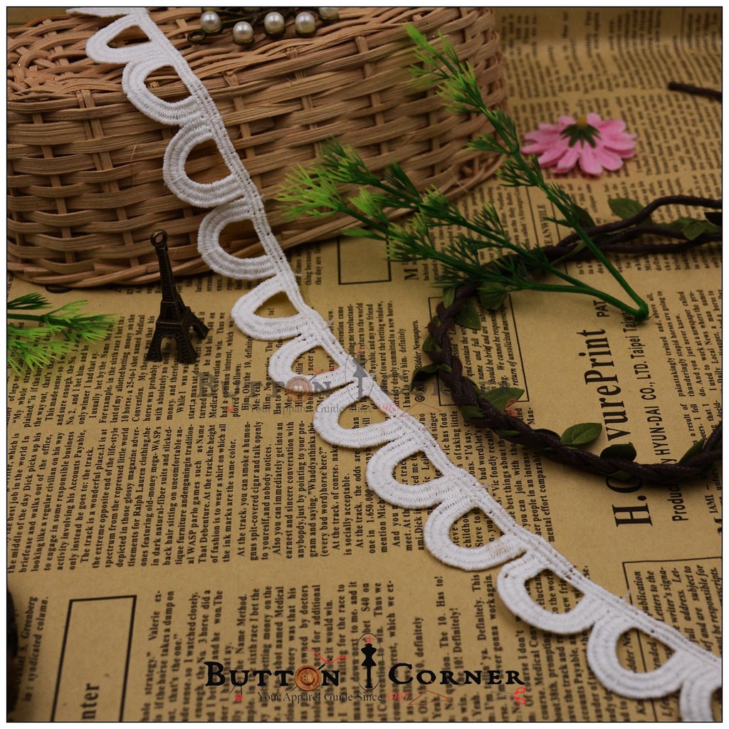 One Side Border Shuttle Lace