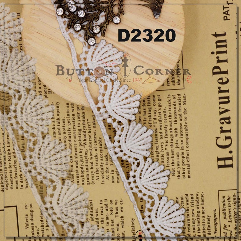 One Side Border Shuttle Lace