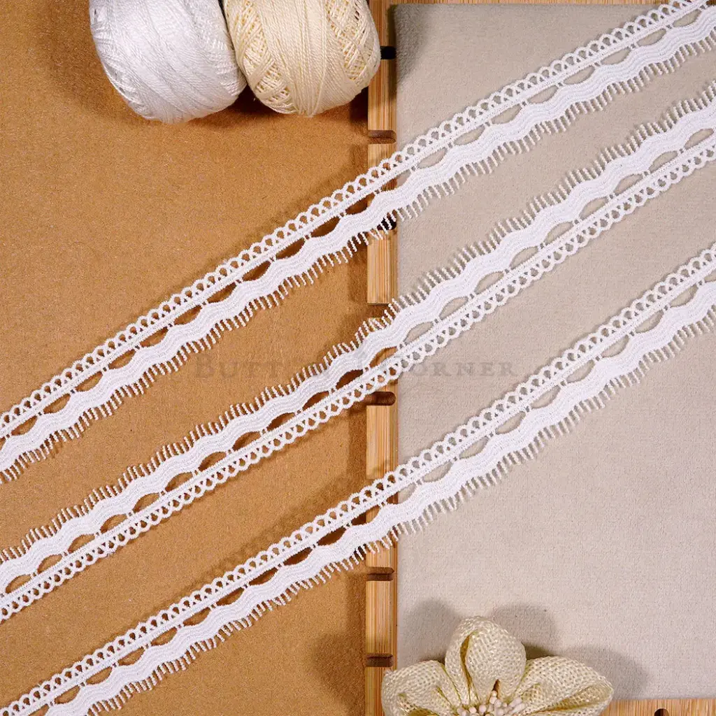 One Side Border Shuttle Lace