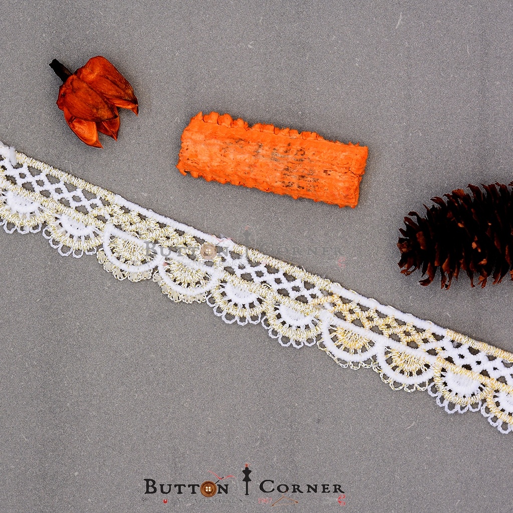 One Side Metallic Yarn Shuttle Lace