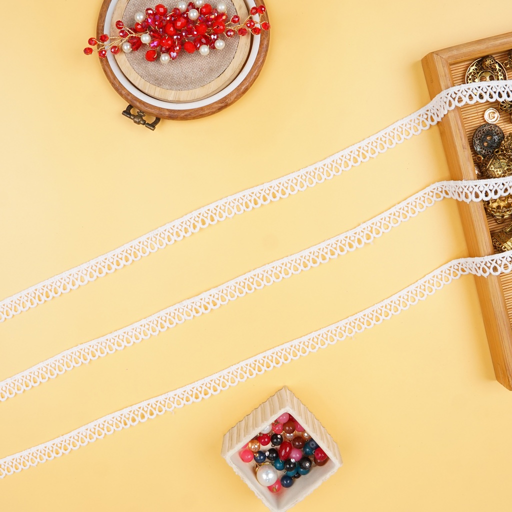 One Side Border Shuttle Lace