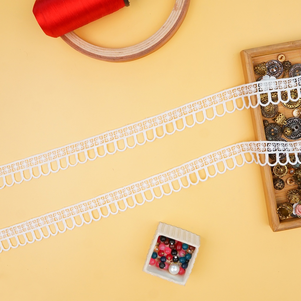 One Side Border Shuttle Lace