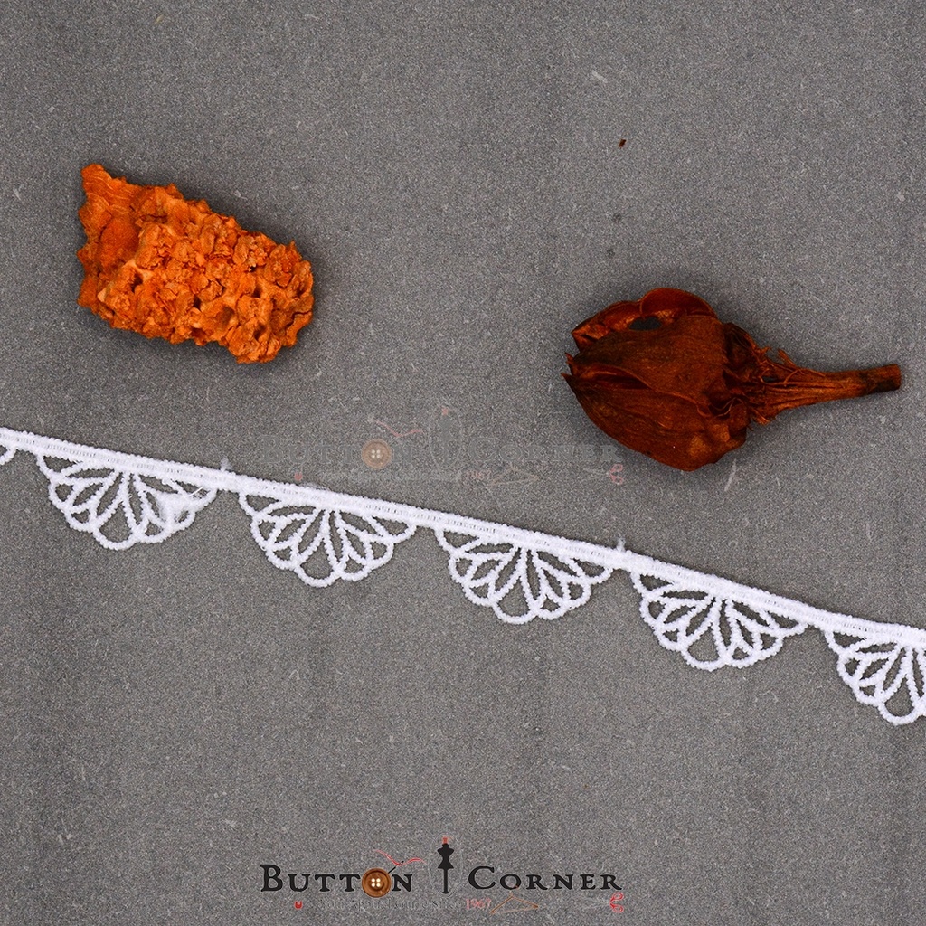 One Side Border Shuttle Lace