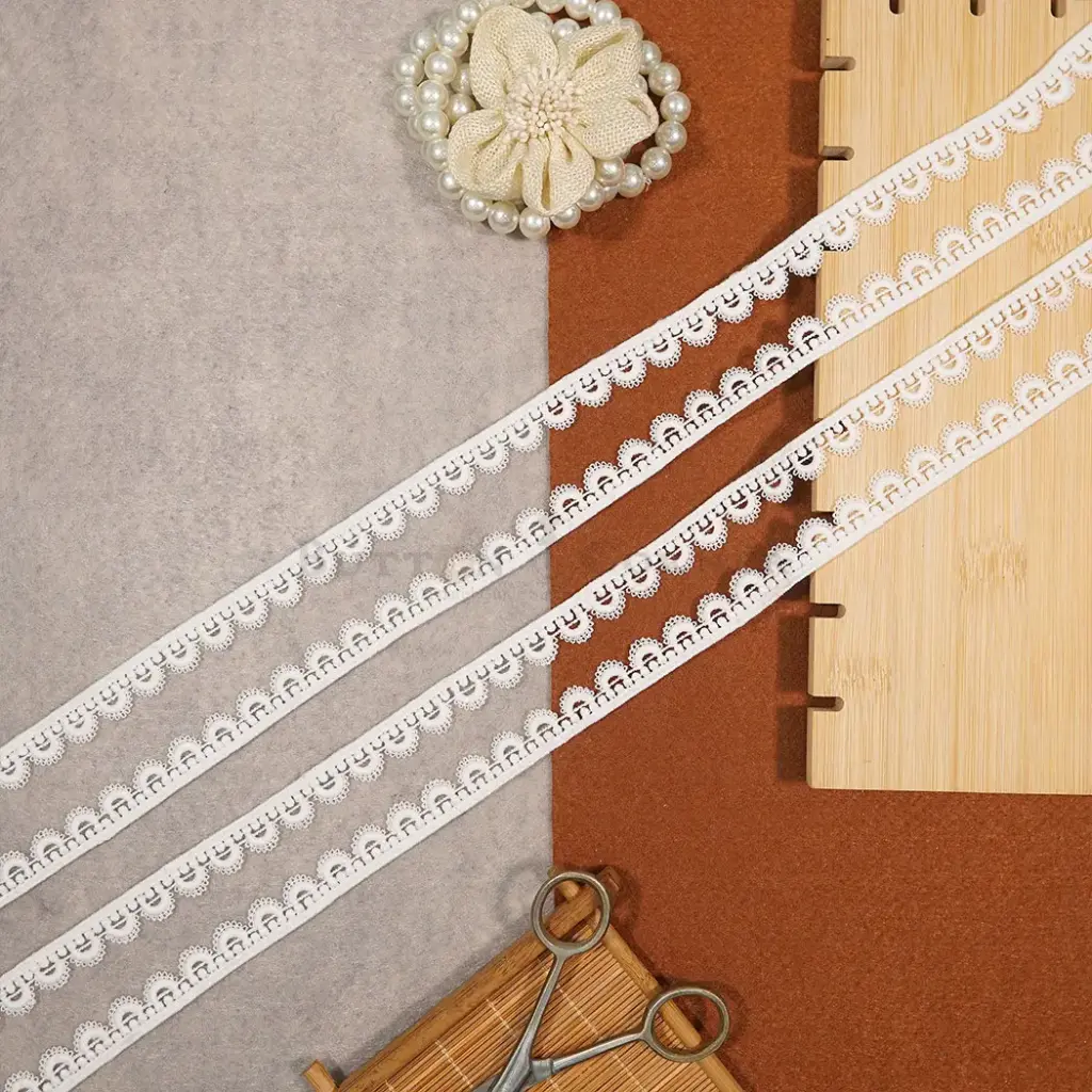 One Side Border Shuttle Lace