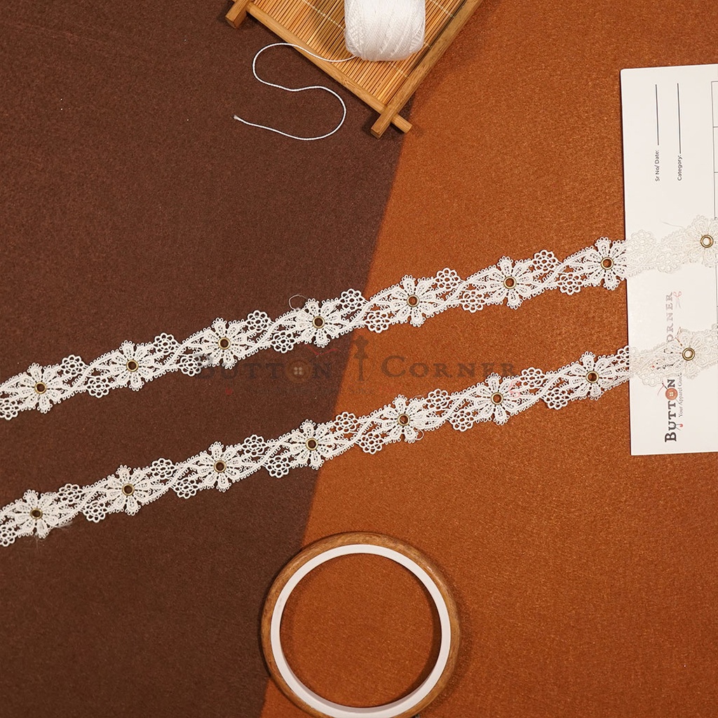 Shuttle Lace With Eyelet