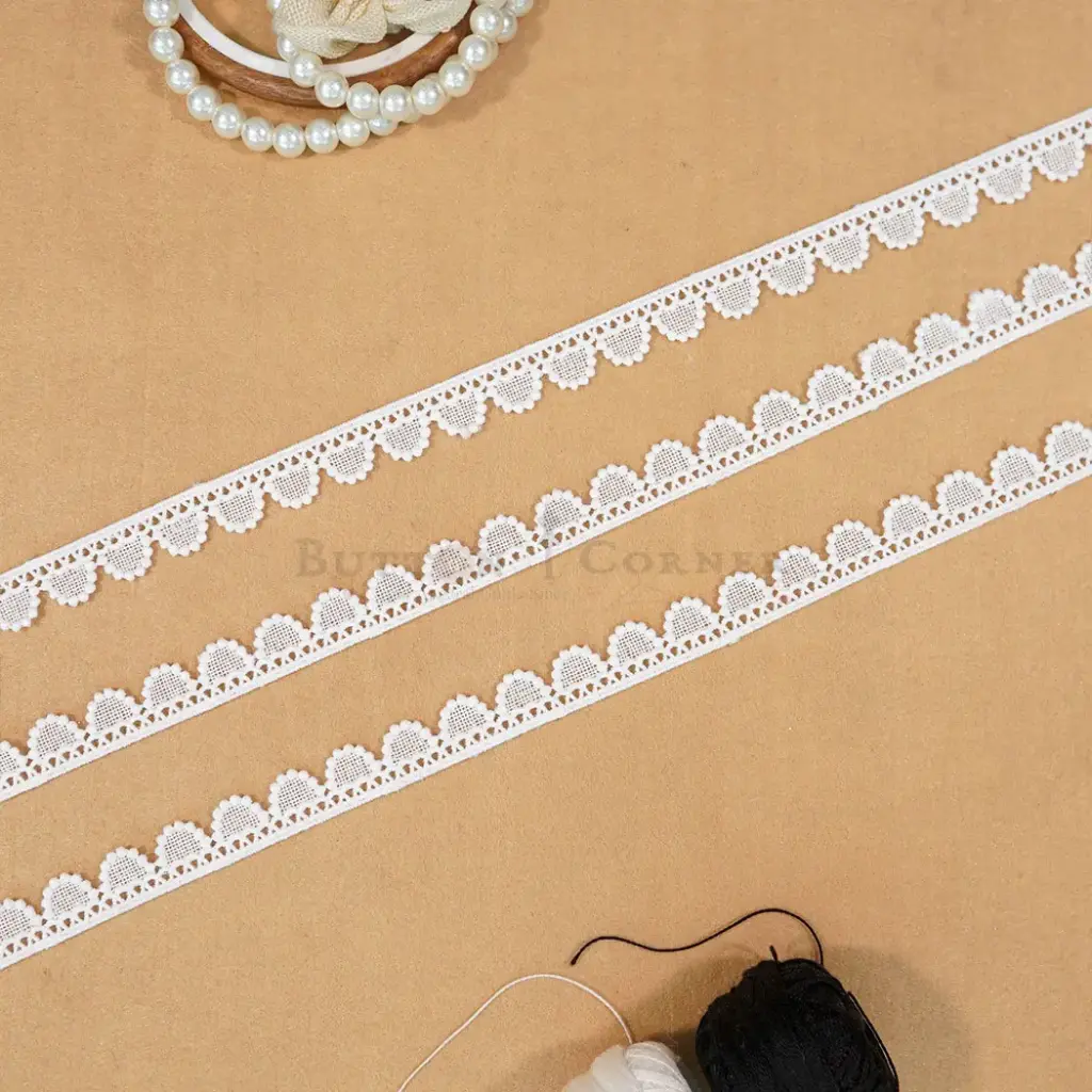 One Side Border Shuttle Lace
