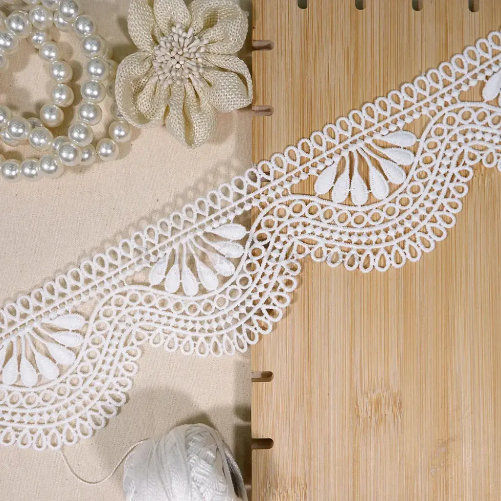 One Side Border Shuttle Lace