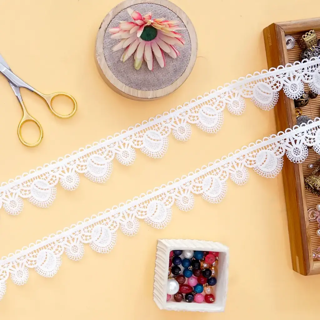 One Side Border Shuttle Lace
