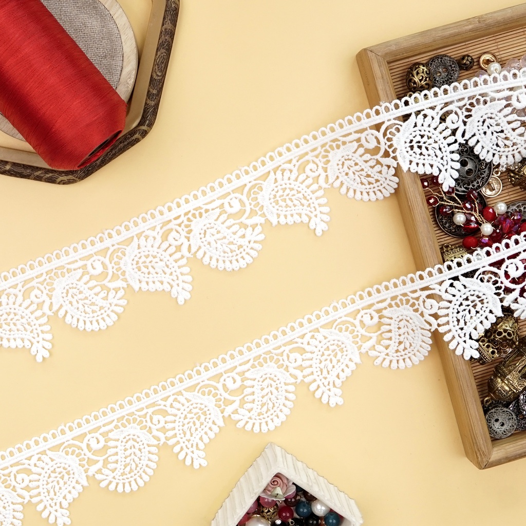 One Side Border Shuttle Lace