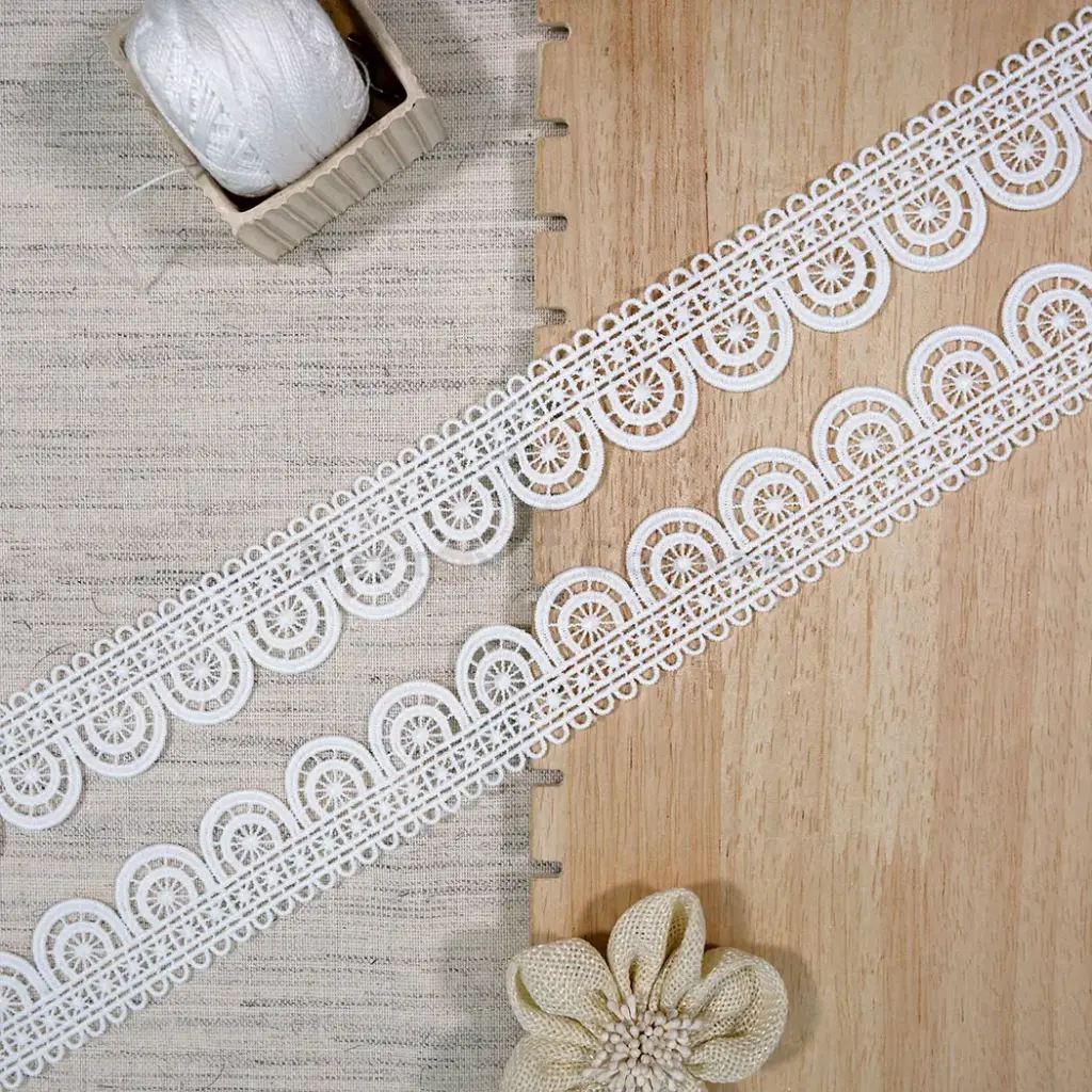 One Side Border Shuttle Lace