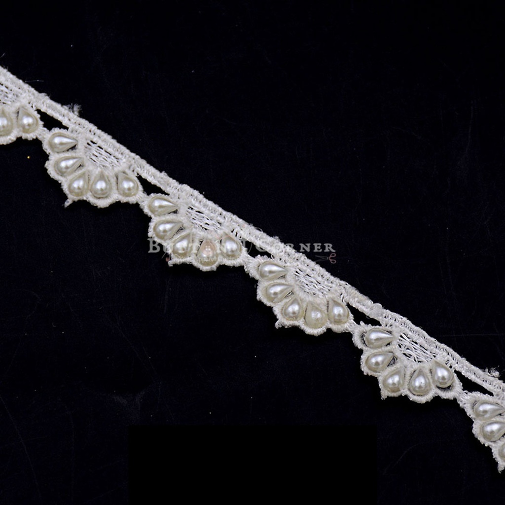 One Side Border Pearl Shuttle Lace