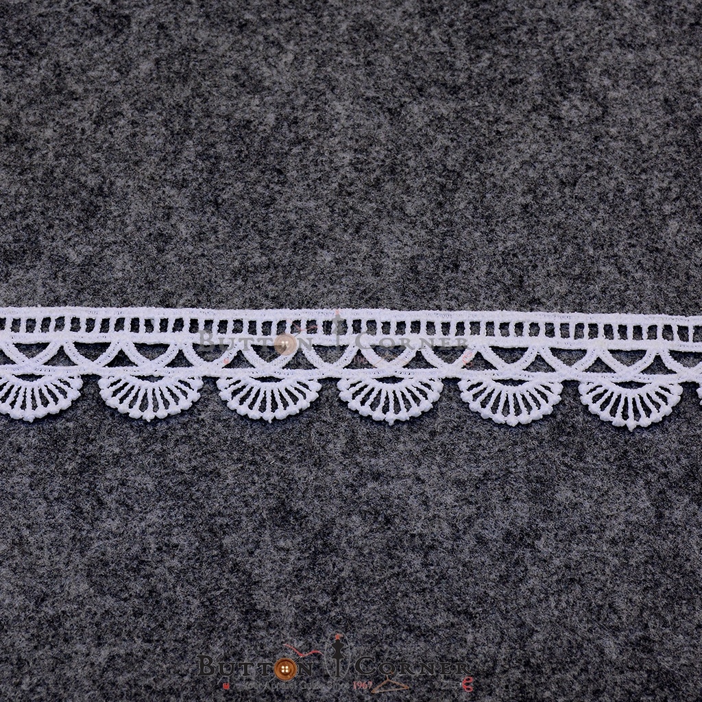 One Side Border Shuttle Lace