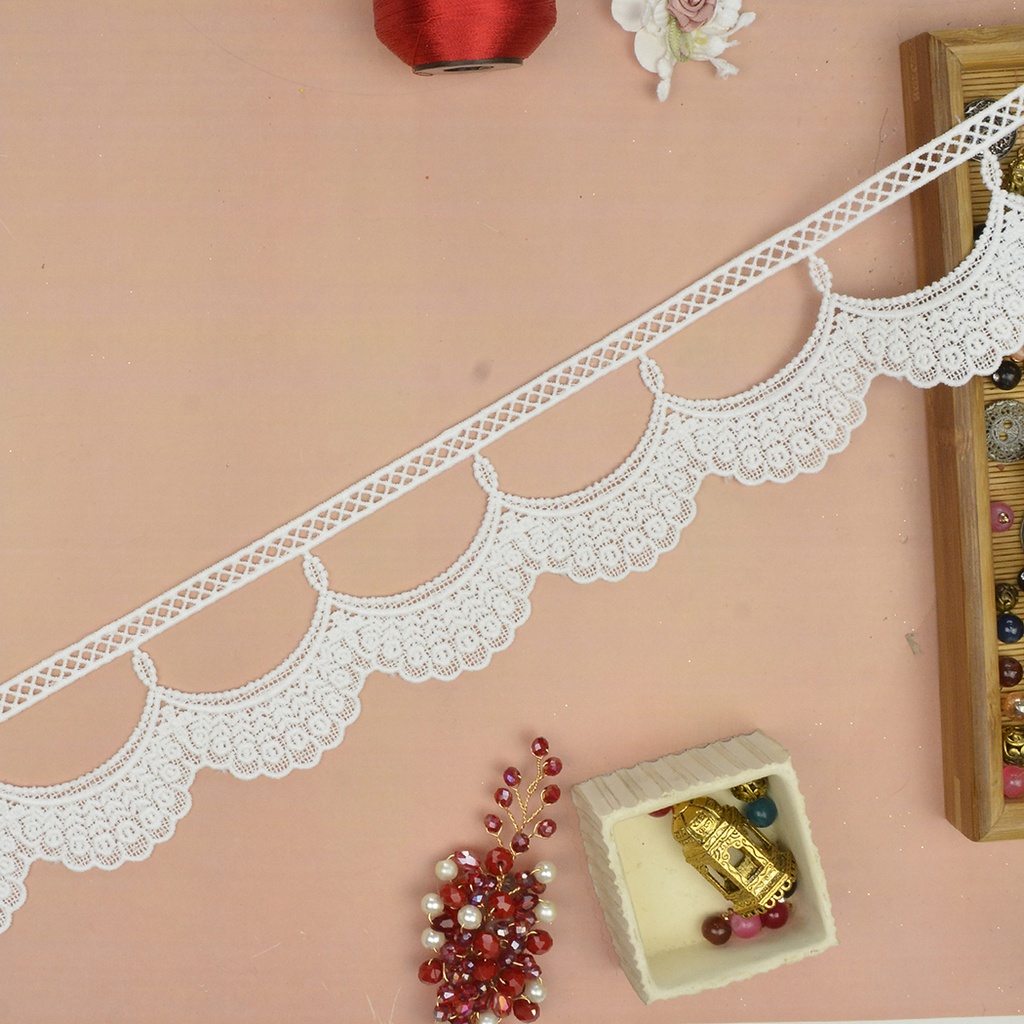 One Side Border Shuttle Lace