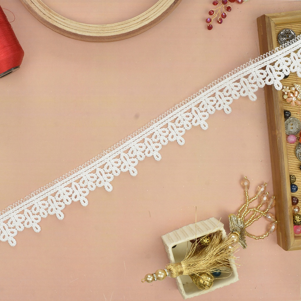 One Side Border Shuttle Lace
