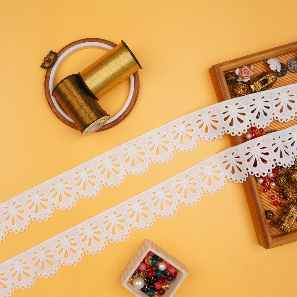 One Side Border Shuttle Lace