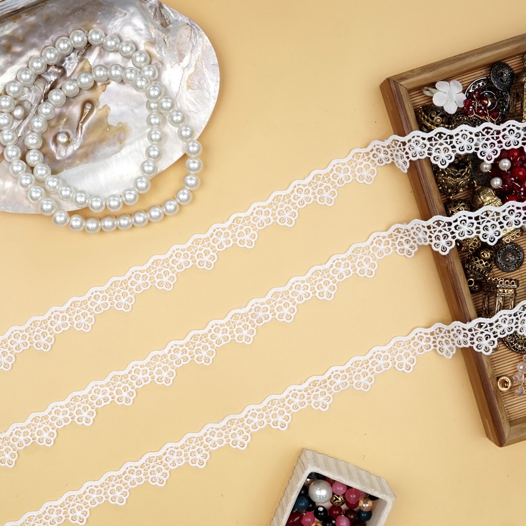 One Side Border Shuttle Lace