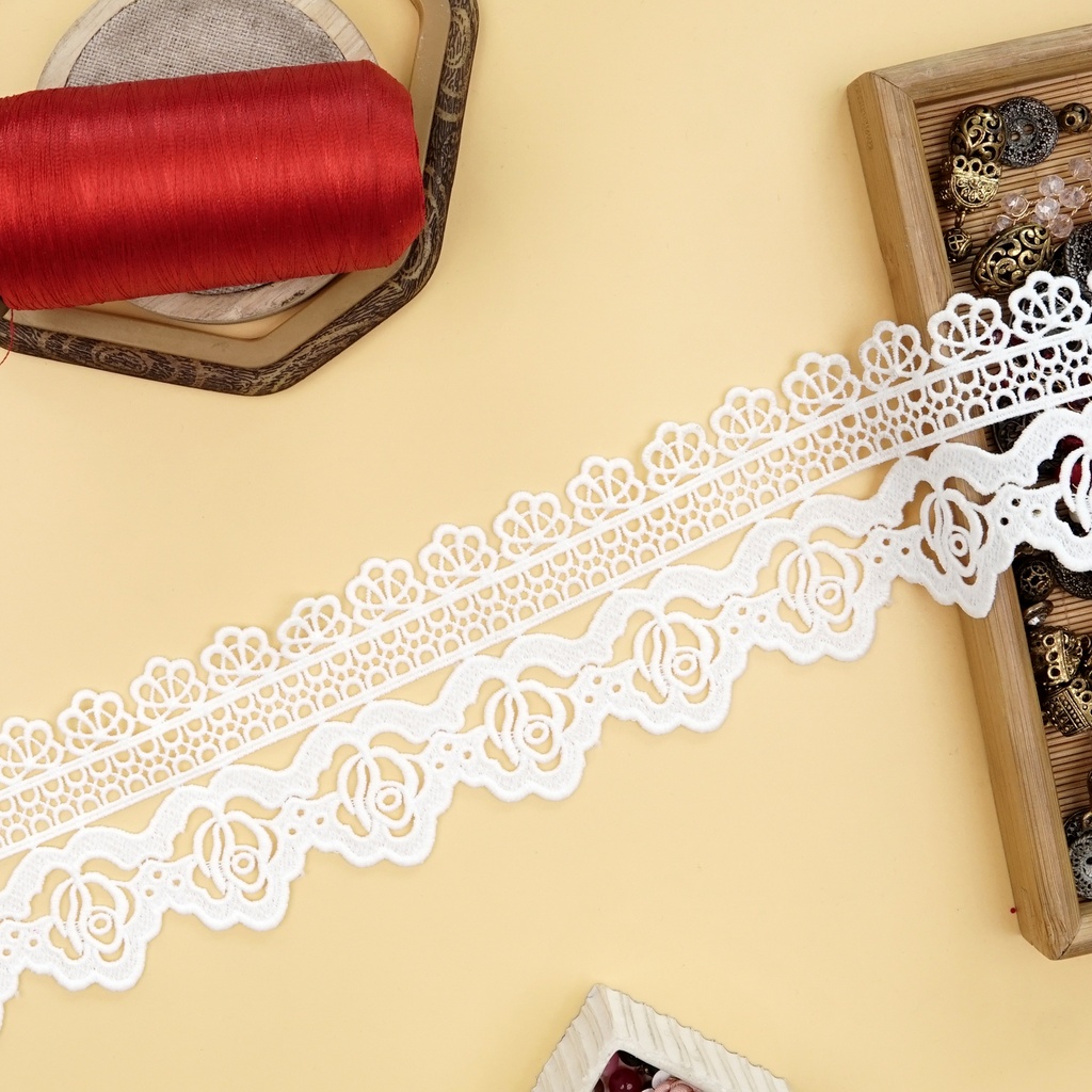 One Side Border Shuttle Lace