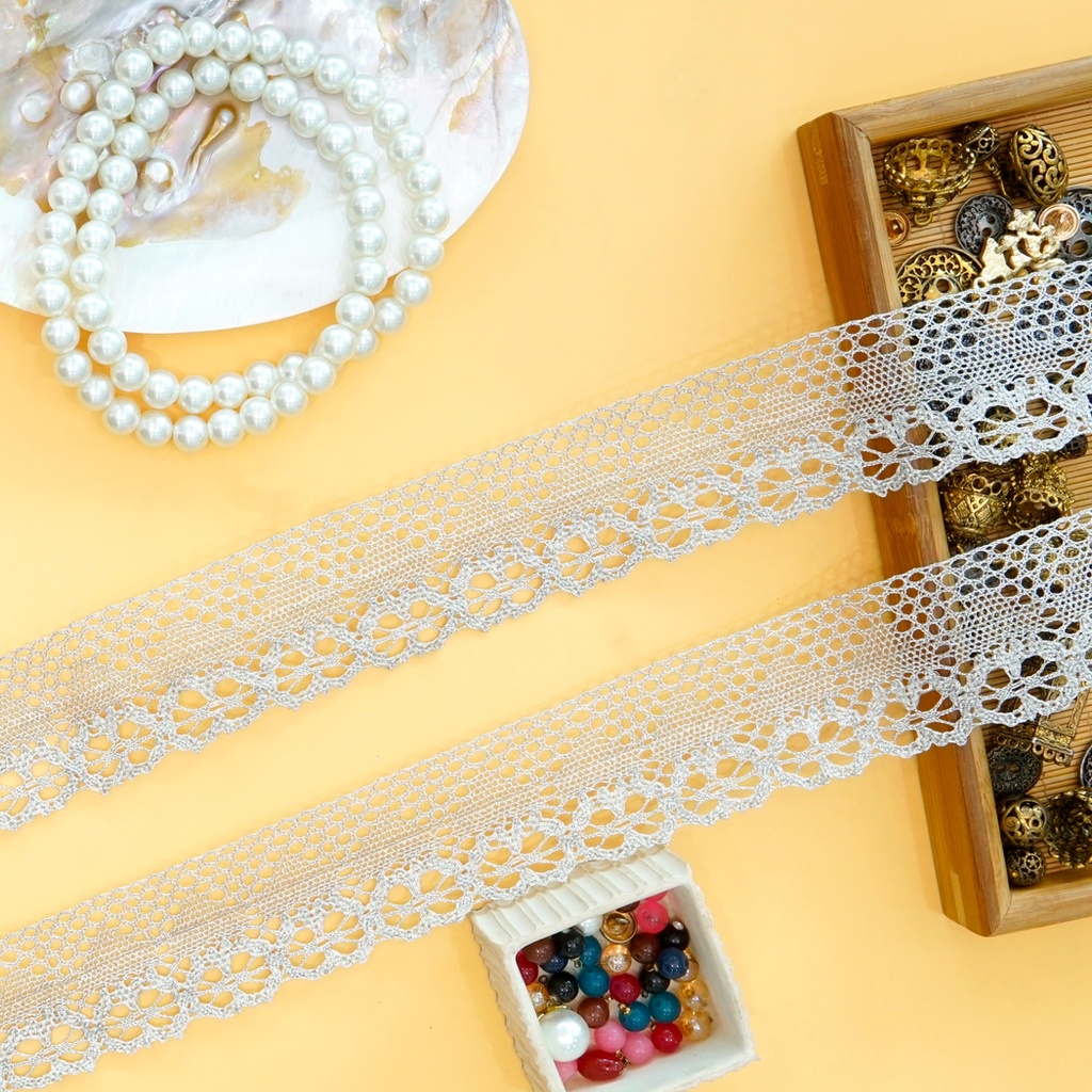 One Side Border Metallic Yarn Lace