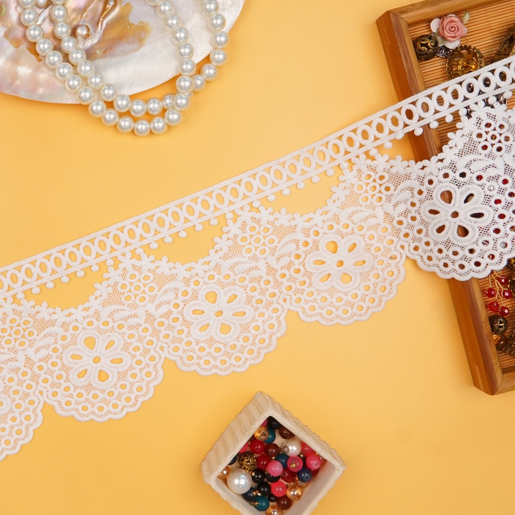 One Side Border Shuttle Lace