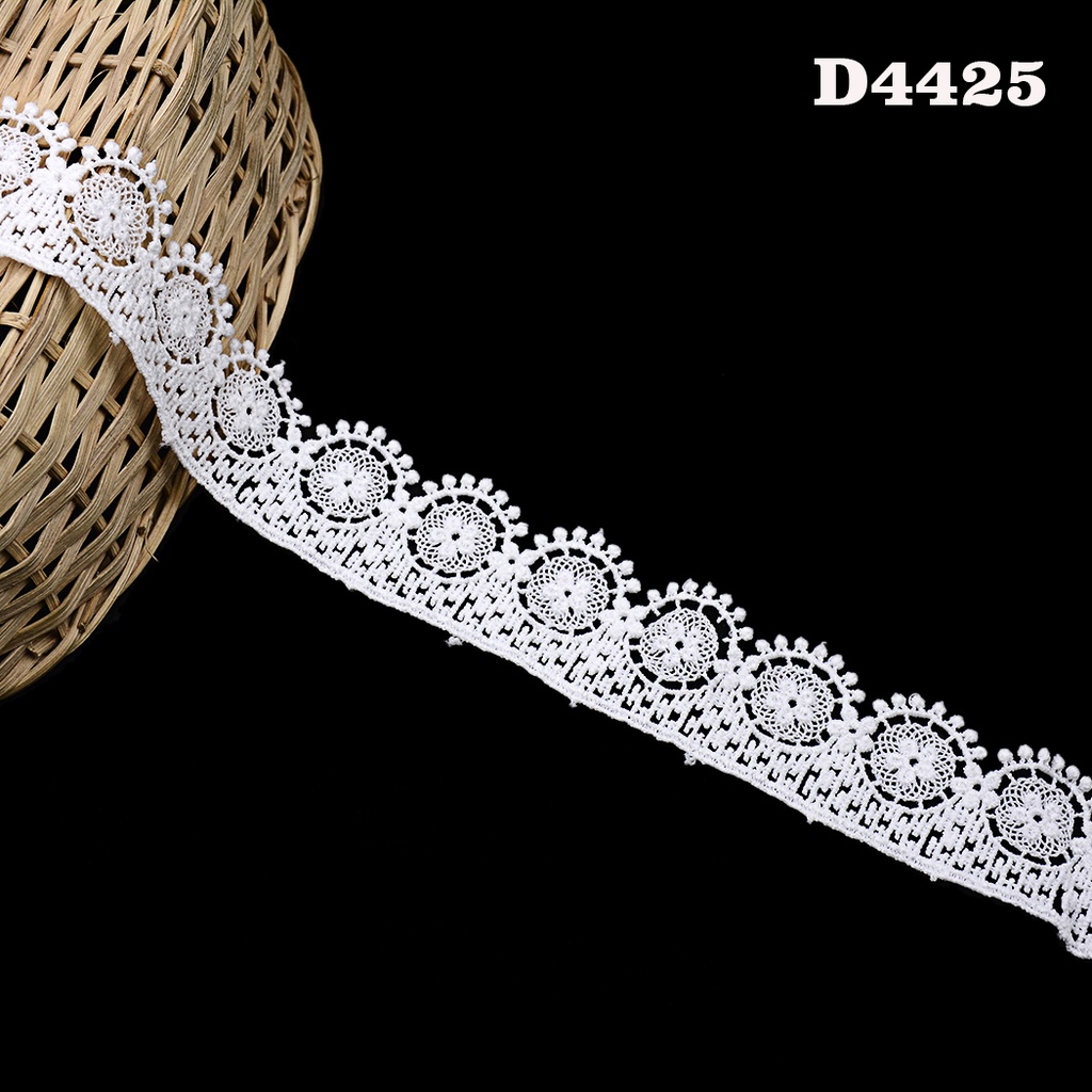 Shuttle One Side Border Lace
