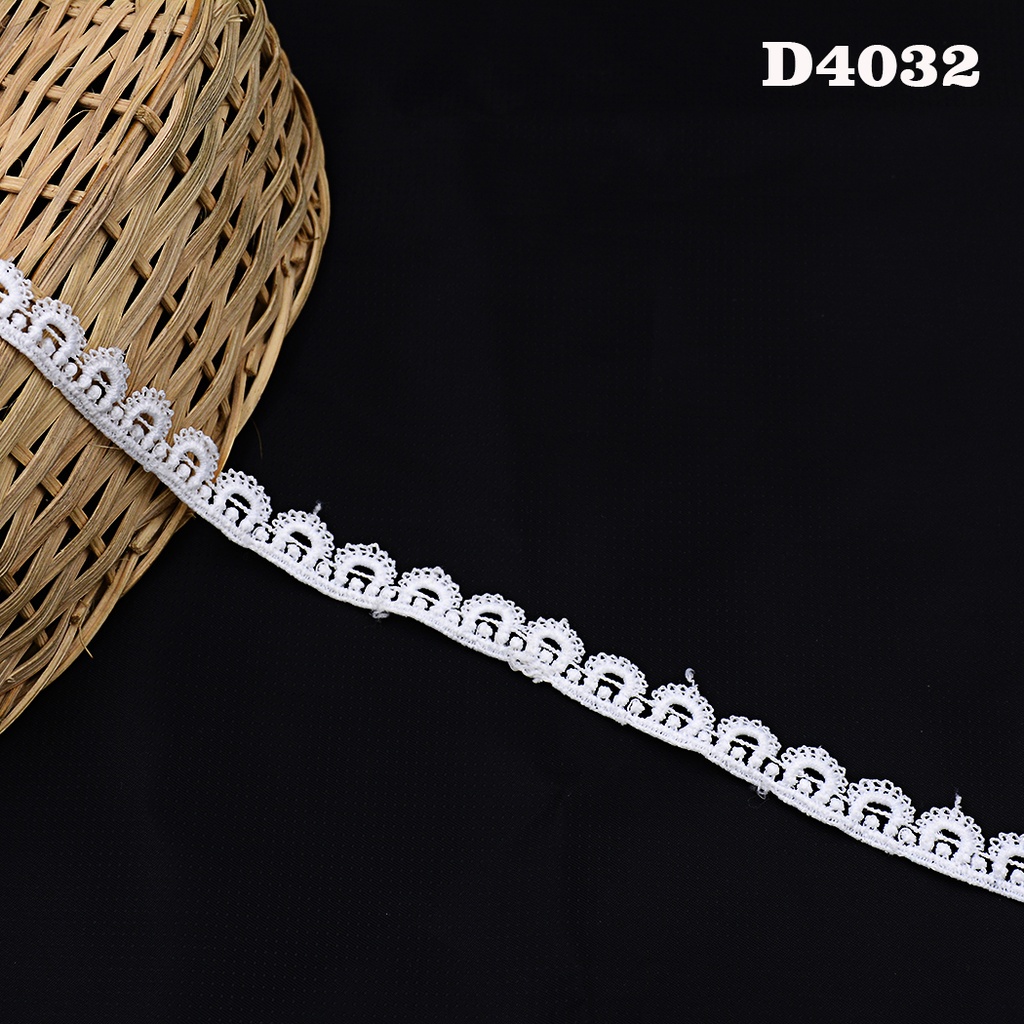 Shuttle One Side Border Lace