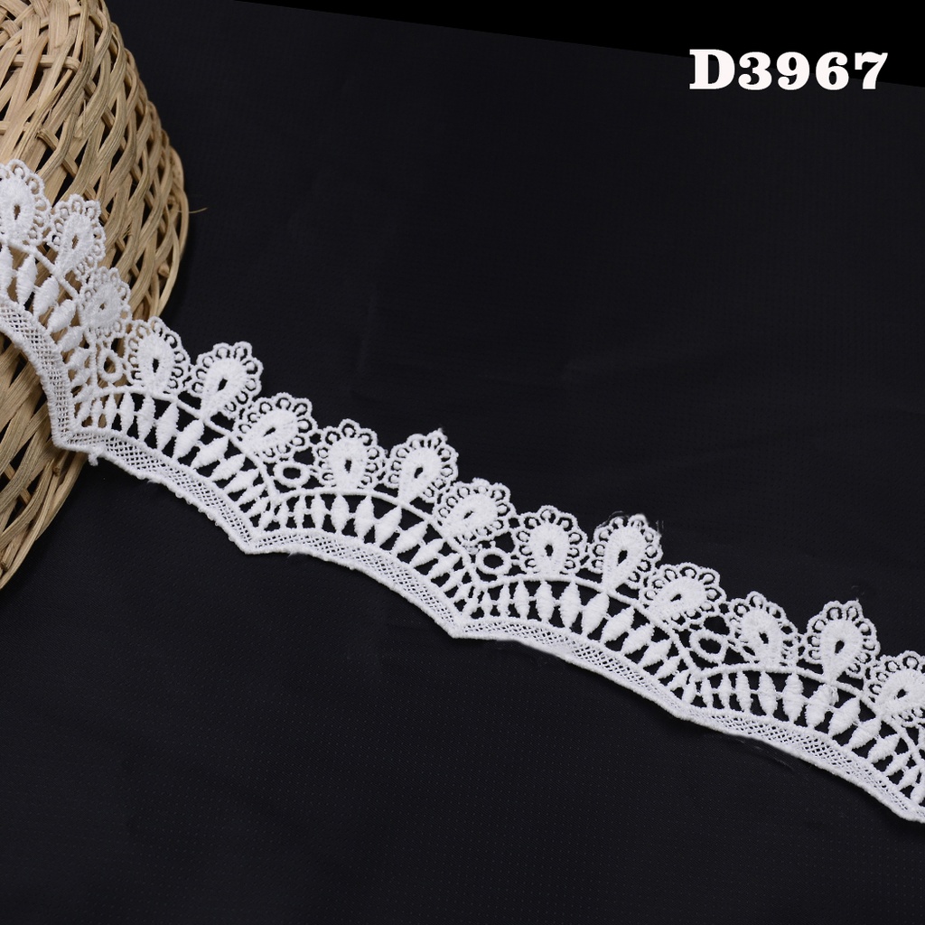 Shuttle One Side Border Lace