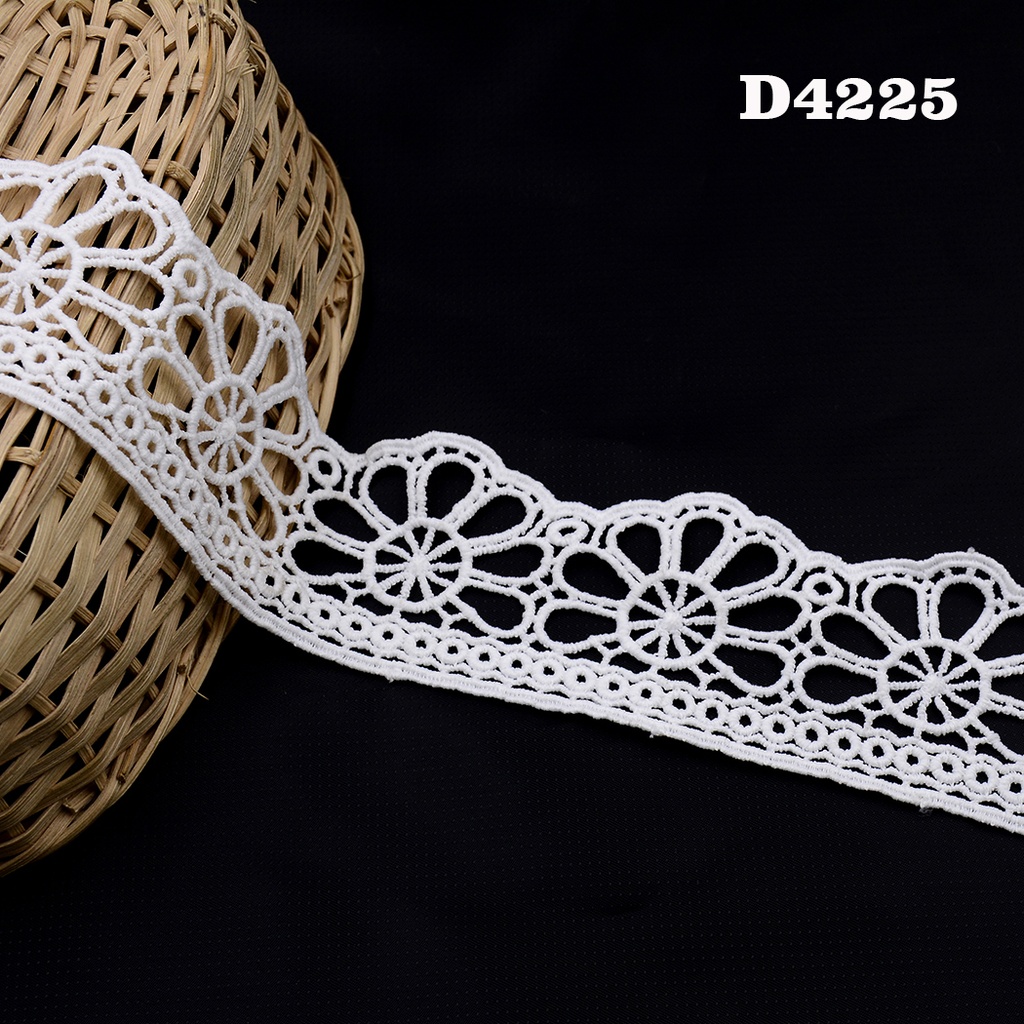 Shuttle One Side Border Lace