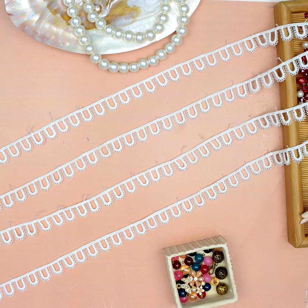 One Side Border Shuttle Lace