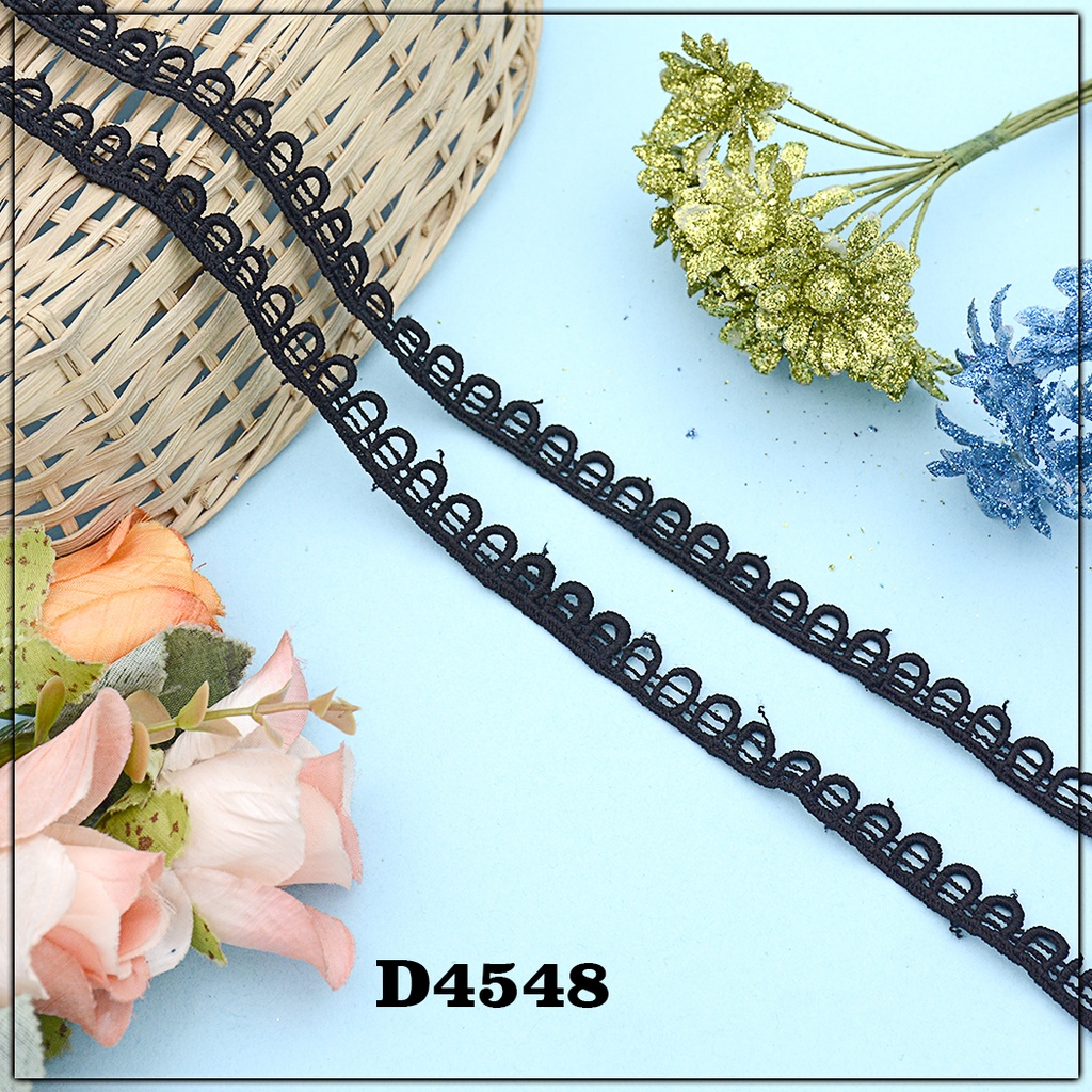 One Side Border Shuttle Lace