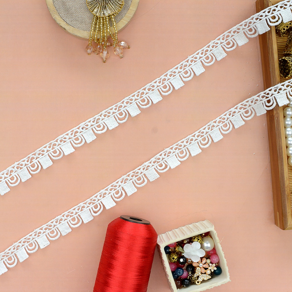 One Side Border Shuttle Lace