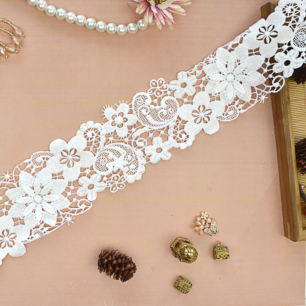 Applique Shuttle Lace