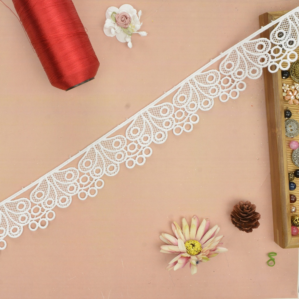 One Side Border Shuttle Lace