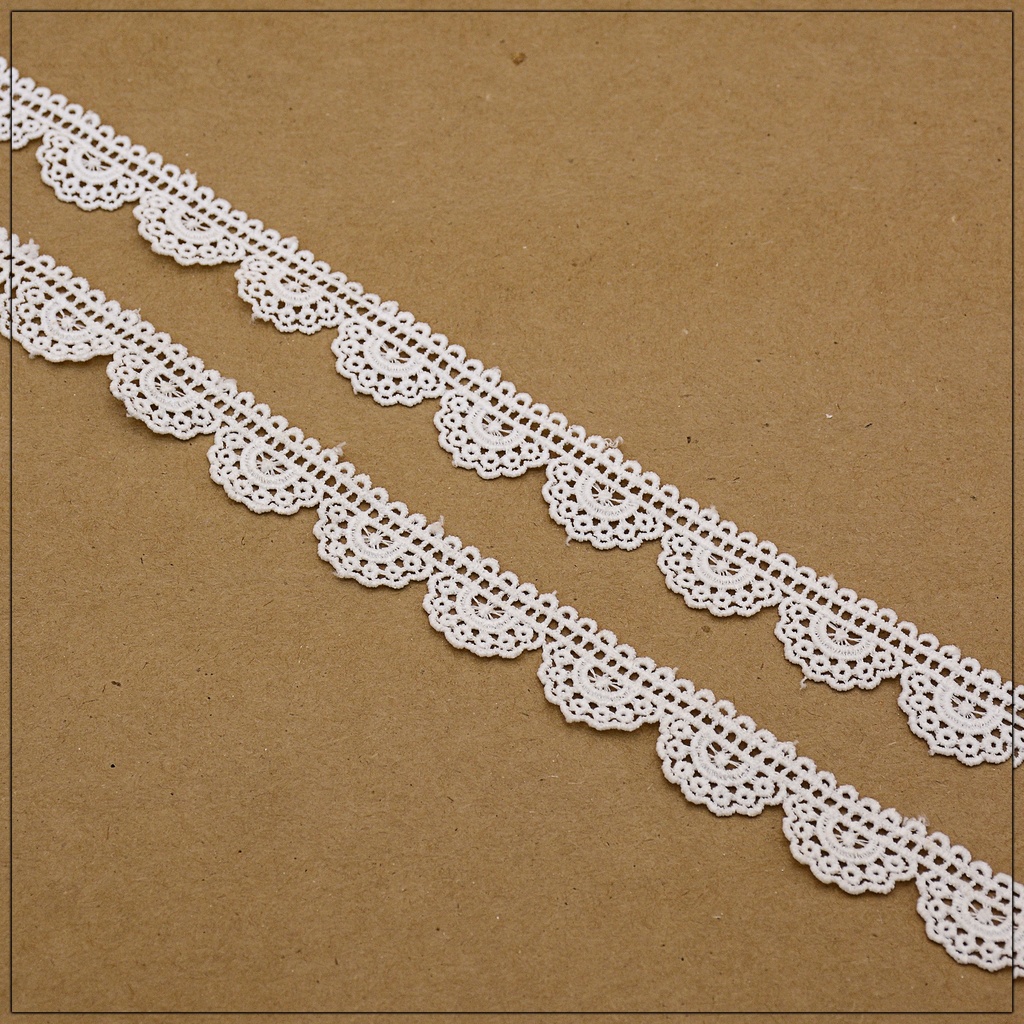 Shuttle One Side Border Lace