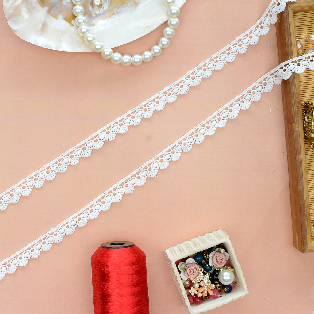 Shuttle One Side Border Lace