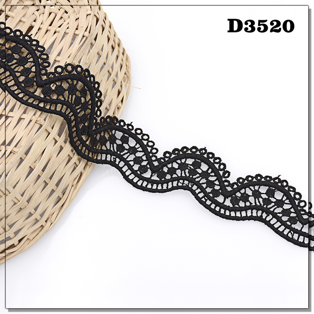 One Side Border Shuttle Lace