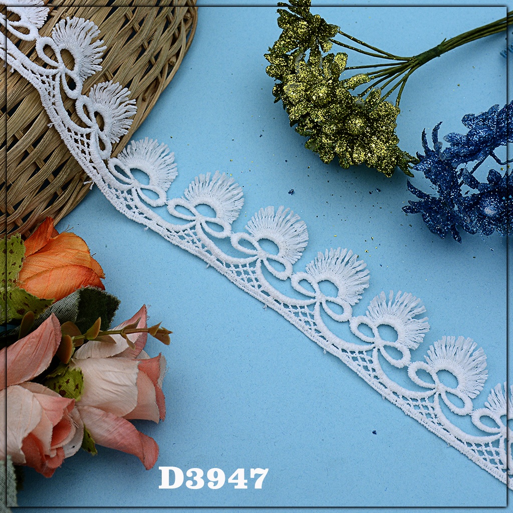 Shuttle One Side Border Lace