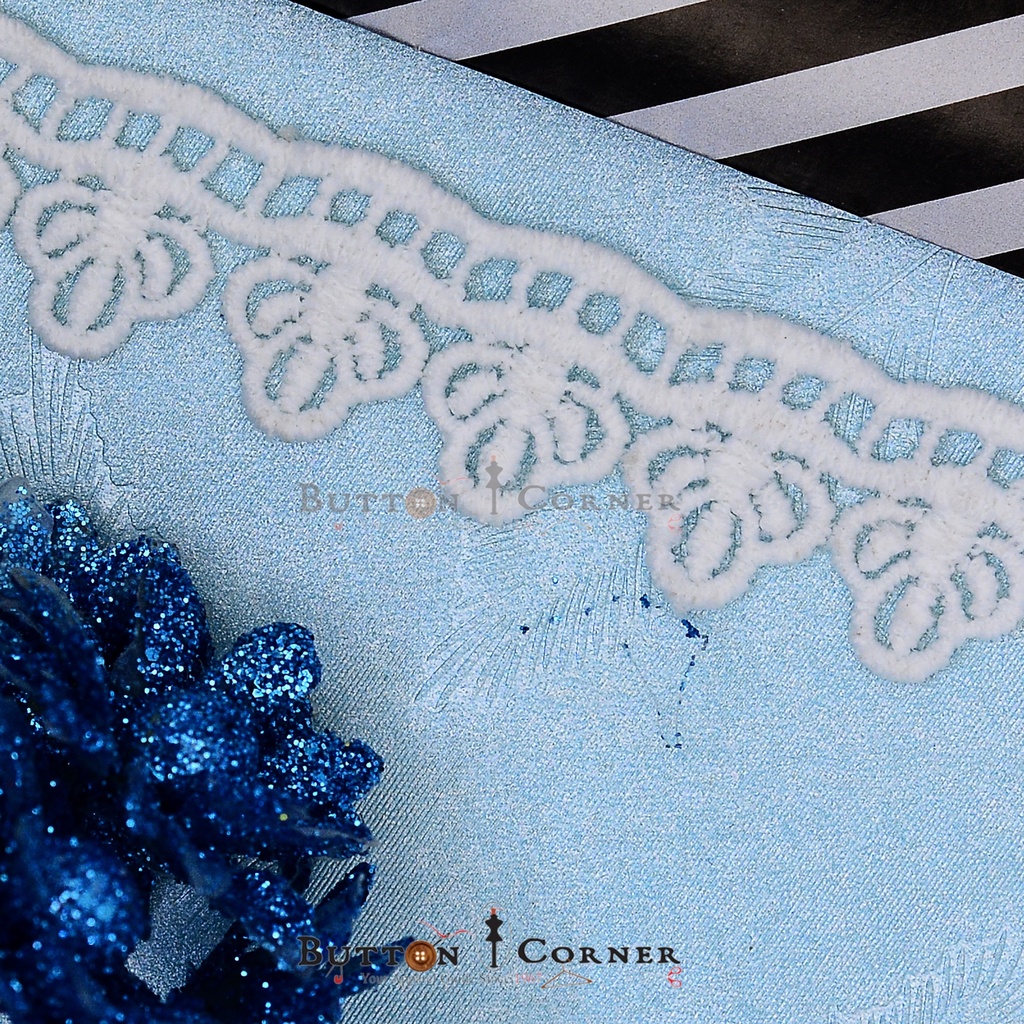 One Side Border Shuttle Lace