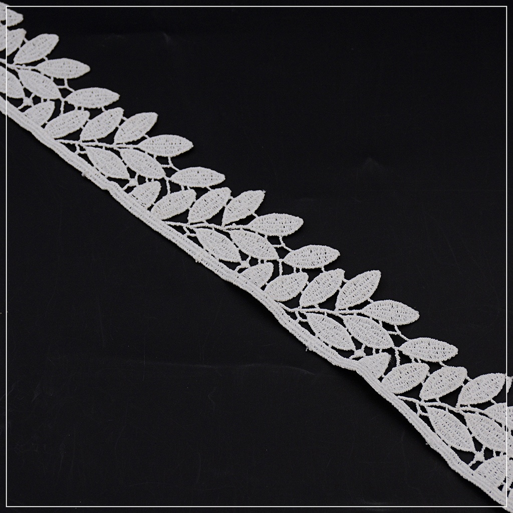 One Side Border Shuttle Lace