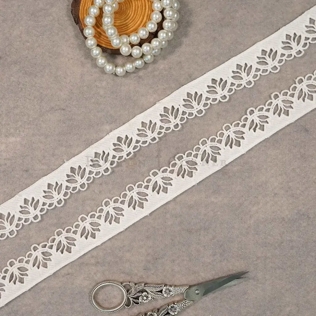 One Side Border Shuttle Lace